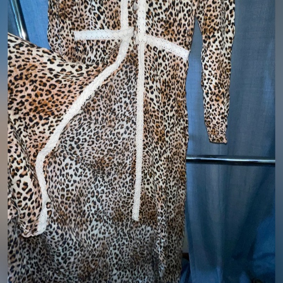 What Would Susie Wear? Cheetah Print High Low Dress Open Front Size Small - Picture 7 of 9